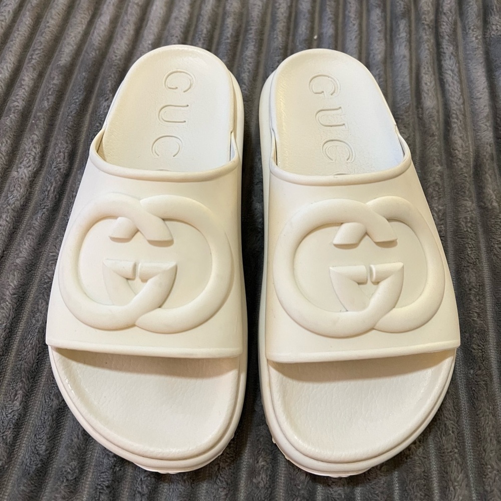 Gucci Interlocking G slide sandal AUTHENTIC! Off white